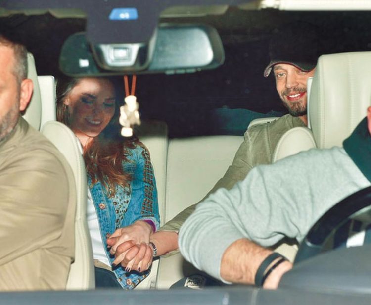 Murat Boz'dan Aslı Enver'e romantik doğum günü kutlaması!