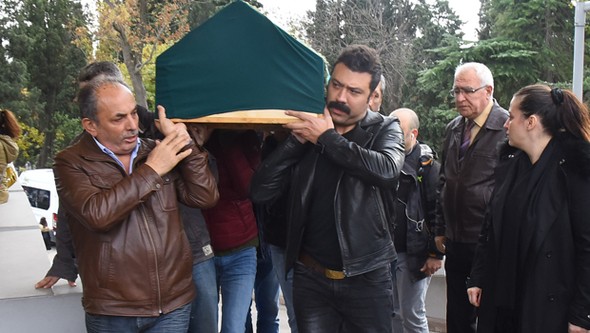 Bülent Emrah Parlak, babasına veda etti! Temiz Magazin