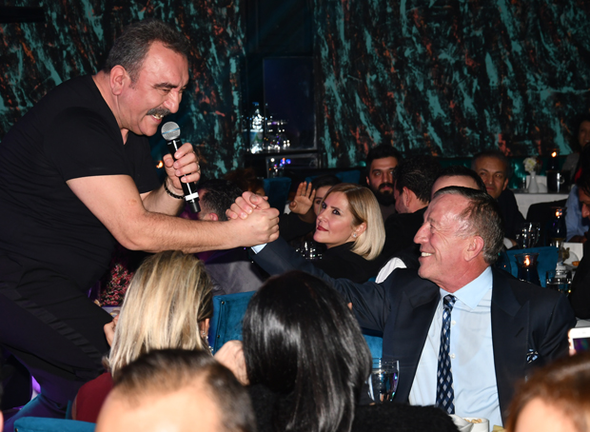 Müzik yapımcısı Polat Yağcı, yeni yaşını ünlü sanatçılarla kutladı