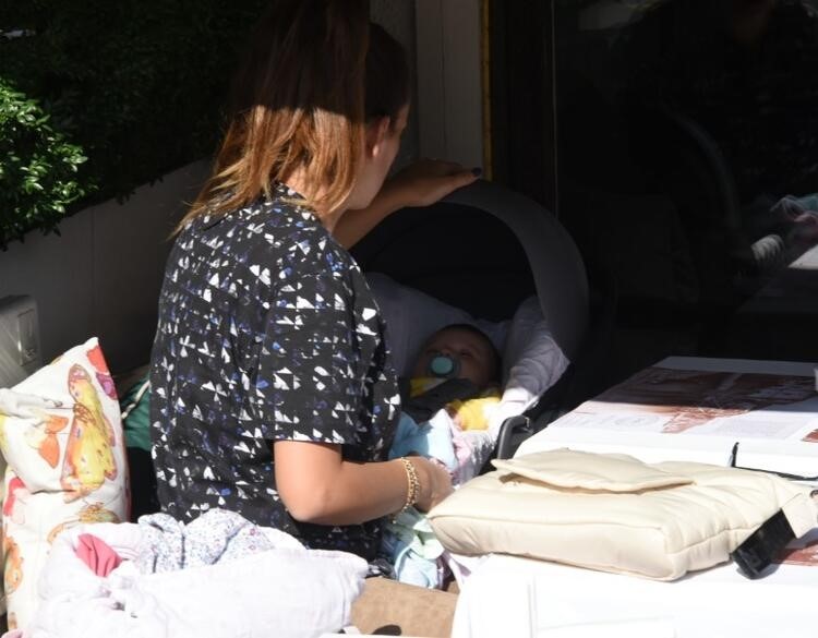 Seda Bakan kızı ile gezmede… İşte Leyla bebek! Temiz Seda Bakan kızı ile gezmede… İşte Leyla bebek! Temiz