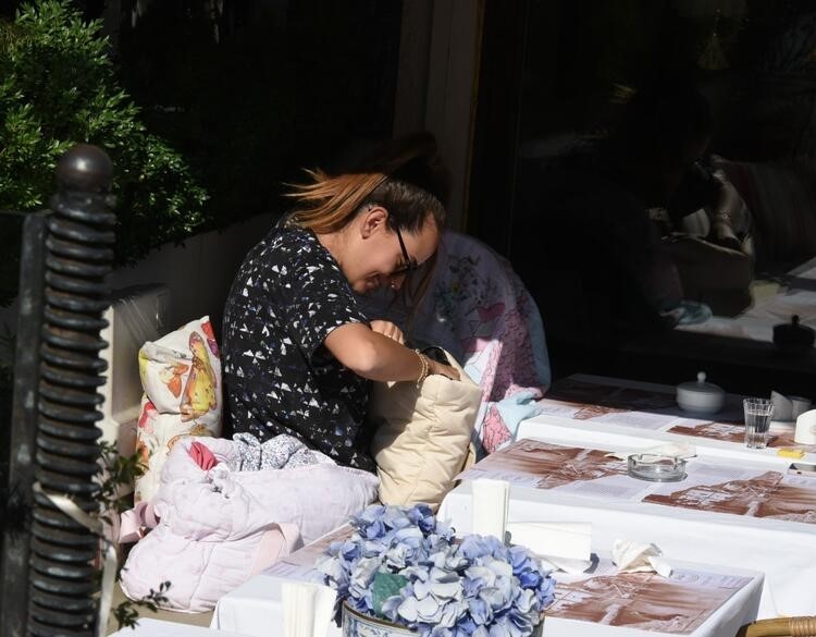 Seda Bakan kızı ile gezmede… İşte Leyla bebek! Temiz Seda Bakan kızı ile gezmede… İşte Leyla bebek! Temiz