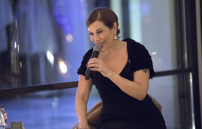 ZUHAL OLCAY 8 AYLIK ELA BEBEK İÇİN SAHNEYE ÇIKIYOR