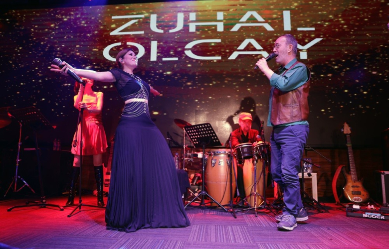 Zuhal Olcay'dan Sevgililer Günü mesajı: Yüzünüz aşktan gülmezse fazla takılmayın geçiyor!