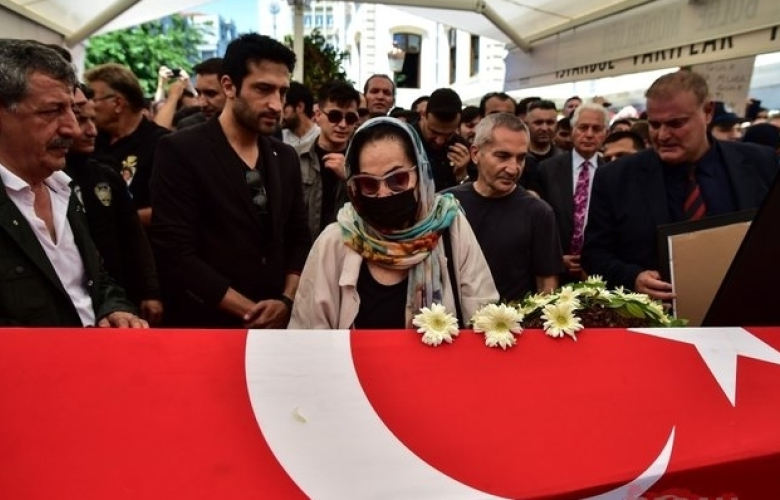 Türkan Şoray'dan Cüneyt Arkın'a veda... Gözyaşlarına boğuldu