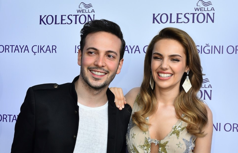 Oğuzhan Koç, ilk reklamında sevgilisini yalnız bırakmadı