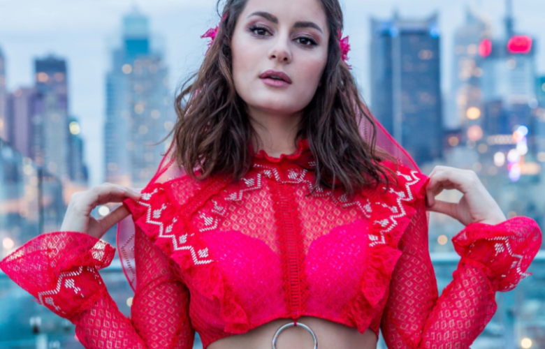 Atiye, "Grammy Ödül Töreni"nde güzelliğiyle büyüledi...