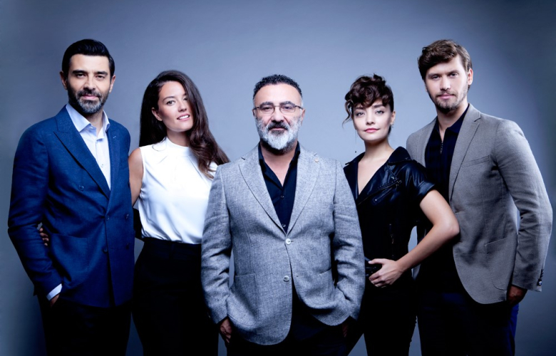 Sezonun iddialı yapımlarından  ‘Closer – Sevgi Neden Yetmez?’ 26 Ekim’de tiyatro severlerle buluşacak