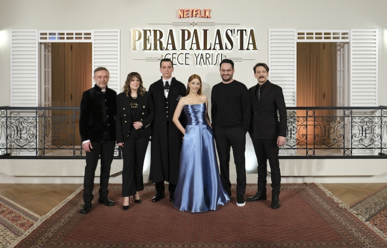 Pera Palas'ta Gece Yarısı Dizisine Galasına Hazal Kaya ve Öykü Karayel'in dansı damgasını vurdu