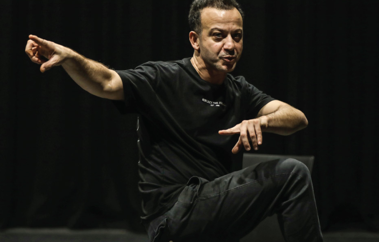 Rıza Kocaoğlu tiyatro sahnesinde: Kibritin Ucunda