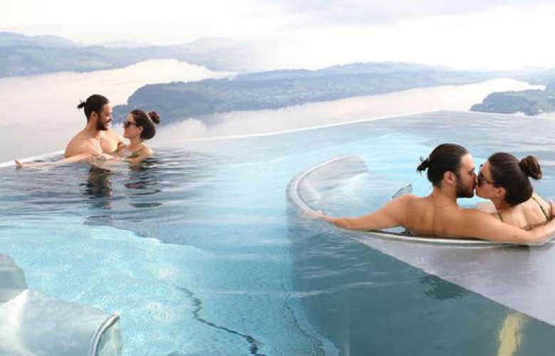 Pelin Akil ve Anıl Altan'dan sıcak havuzda romantizm! 