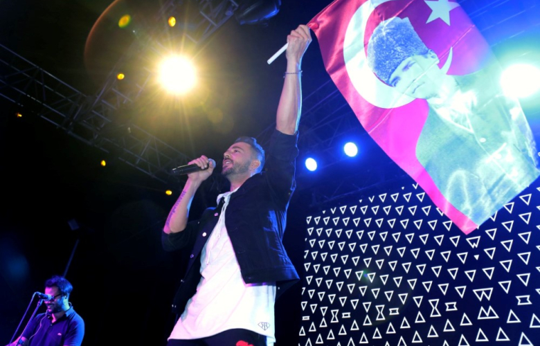 Gökhan Özen babasını kaybetti! Acı haberi dün gece konserde aldı! İşte ayrıntılar... 