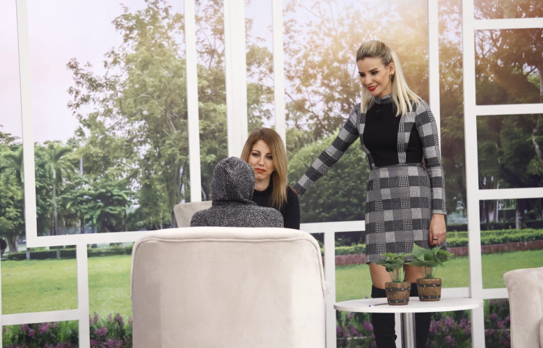 Doğduğu gün evlatlık verilen Mülkiye Melek, Esra Erol&#039;da gerçek ailesine kavuştu