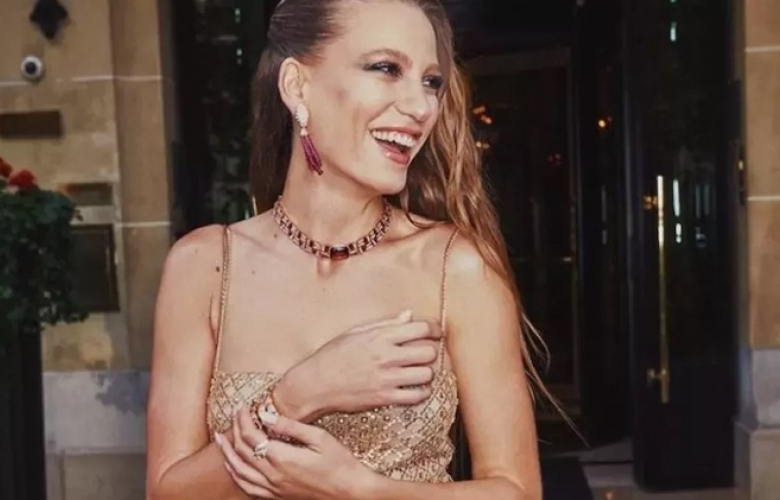 Serenay Sarıkaya'nın Paris tarzı... Sokakları yaktı geçti