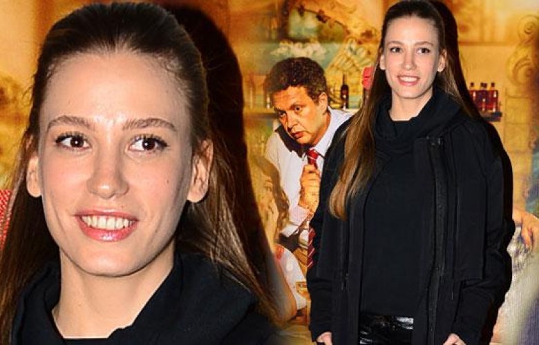 Serenay Sarıkaya'dan sevgiliye şartlı kabul