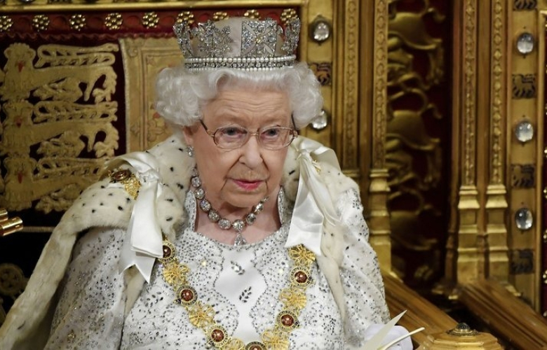 Merakla bekleniyordu: Kraliçe Elizabeth üzdü!