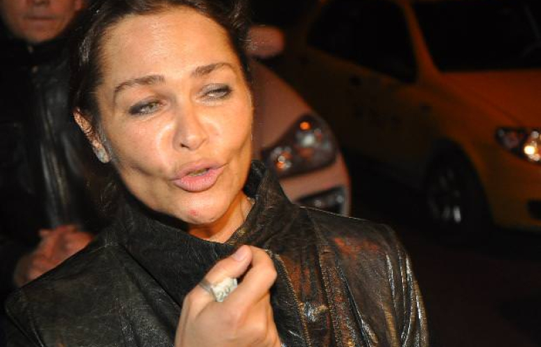 Tek bir el kamerasıyla kendi hayatını filme çekecek.