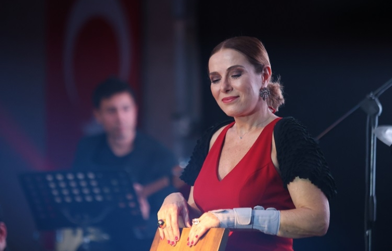 ZUHAL OLCAY'LI 29 EKİM KUTLAMASININ GELİRİ DERNEKLERE 