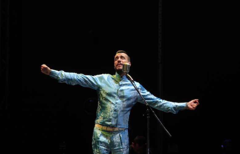 CEM ADRİAN’DAN MÜZİK ŞÖLENİ