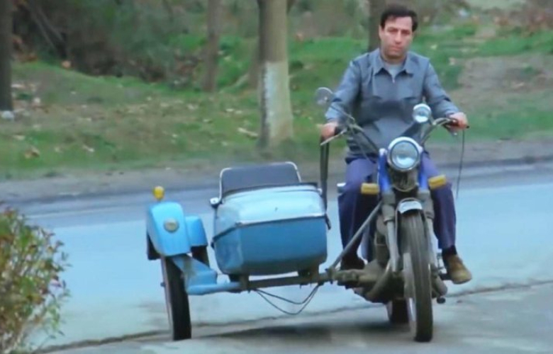 Sinemanın ünlü motosikleti depremzedeler yararına satılıyor