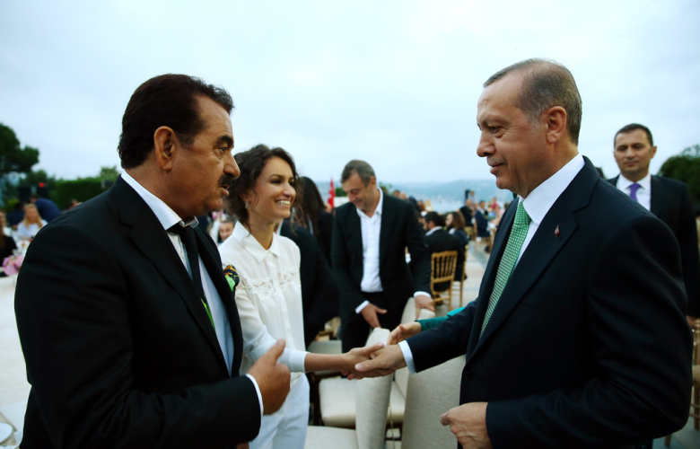 Cumhurbaşkanı Recep Tayyip Erdoğan, iftarda sanatçı ve sporcuları ağırladı.