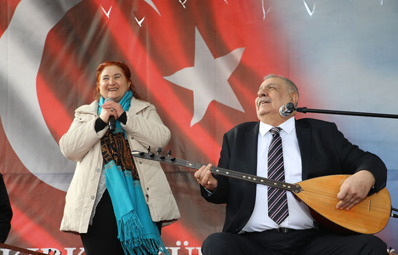 ARİF SAĞ UZUN ARADAN SONRA SAHNEDE