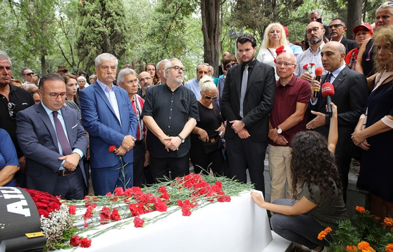 Tarık Akan ölüm yıldönümünde kabri başında anıldı... 