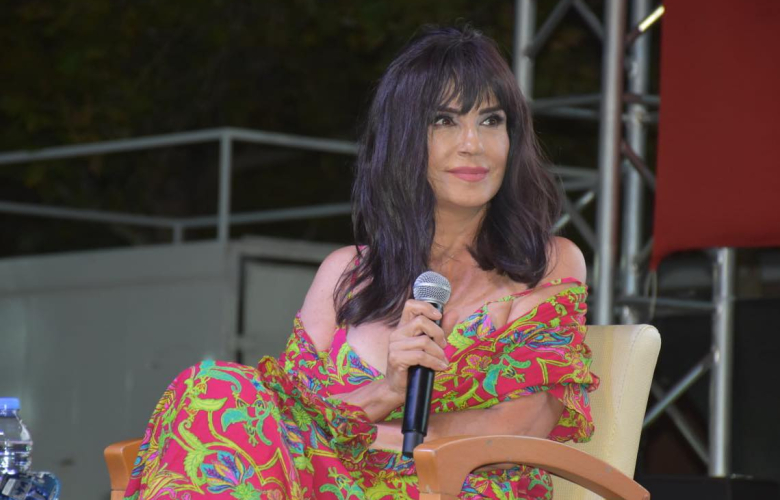 Ayşegül Aldinç: Asansöre binerken bile poz veriyorlar!