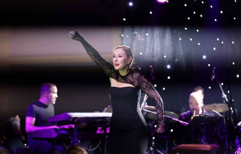  Zuhal Olcay yeni yıla sahnede Ankara'da girdi