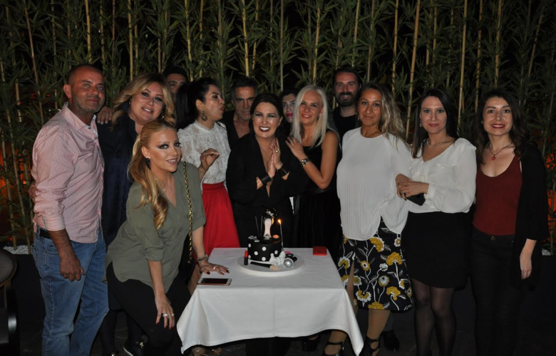 Yaşı olmayan kadına sürpriz doğum günü