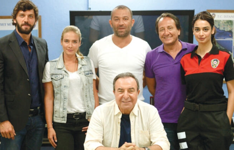 Arka Sokaklar dizisine bomba transfer! Hangi ünlü oyuncu kadroya katıldı?