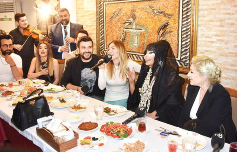 Tv8 “Magazin 8 Ekstra” ekibi iftar yemeği düzenledi.