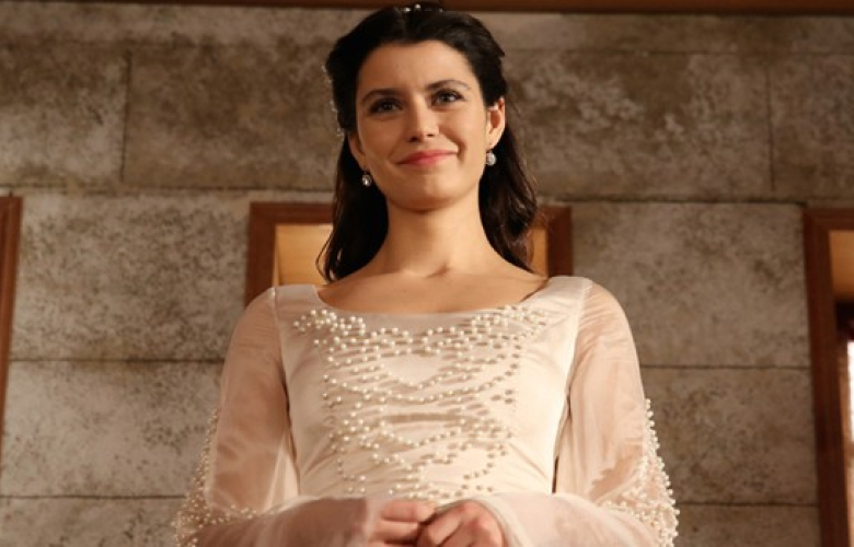 Beren Saat'in yerine Nurgül Yeşilçay geliyor!