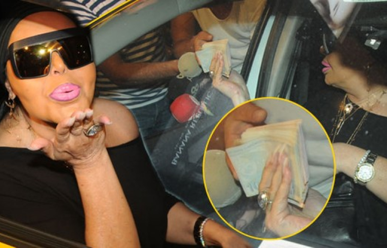 Bülent Ersoy 600 TL bahşiş dağıttı