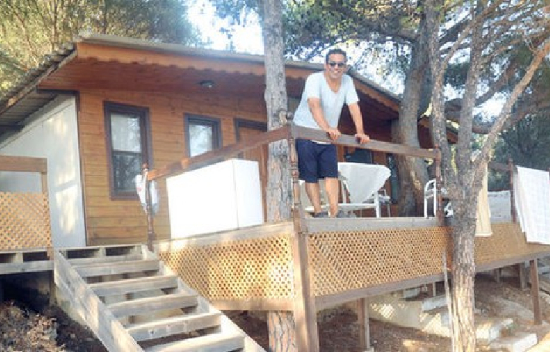 90'ların ünlü popçusu bu orman evinde yaşıyor! 