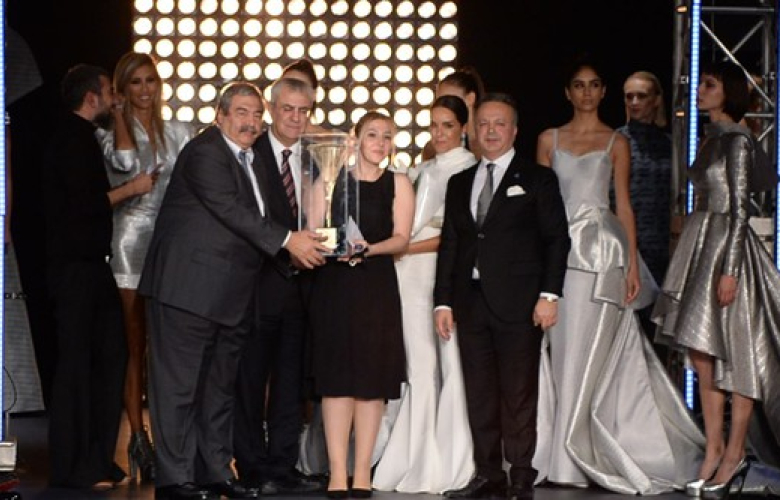 Serenay Aktaş tasarım yarışmasına damga vurdu... 