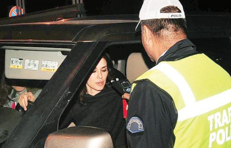 Ayşe Hatun Önal alkollü yakalanınca olay çıkardı!