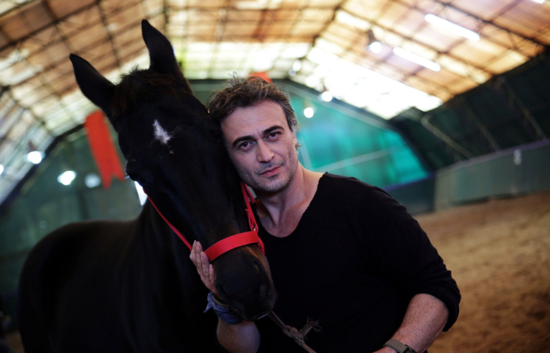 Kutsi çekim sırasında attan düştü, sağlık durumu nasıl?