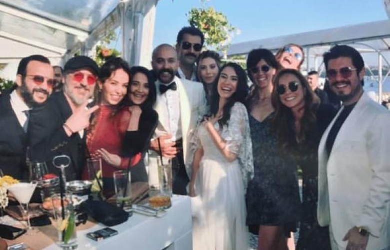Sarp Akkaya'nın düğününe ünlü akını!