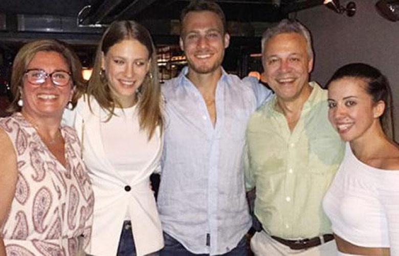 Serenay Sarıkaya görümcesini takibe aldı 