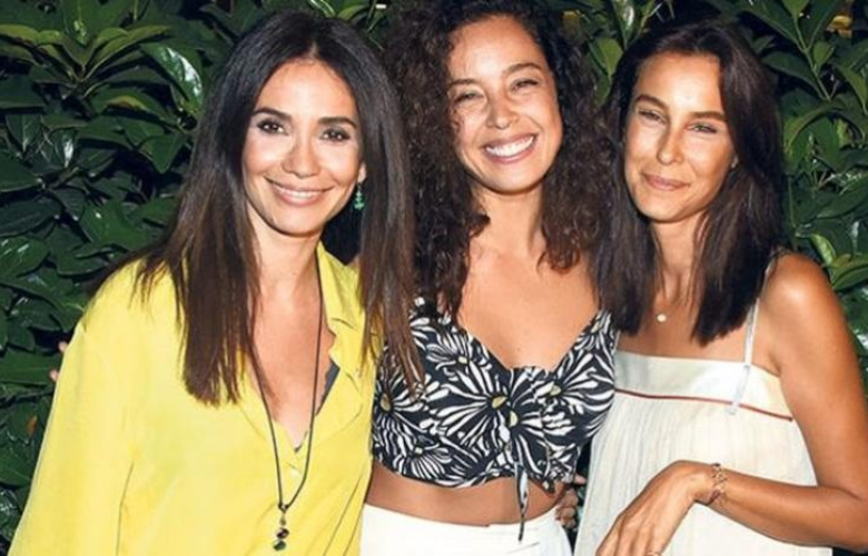 Azra Akın'a sürpriz bekarlığa veda partisi!