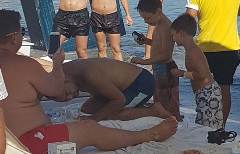 Serdar Ortaç kaza geçirdi! İlk yardım çocuklardan geldi!