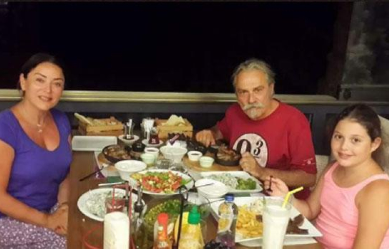 Aşkın Nur Yengi ve Haluk Bilginer aile tatilinde