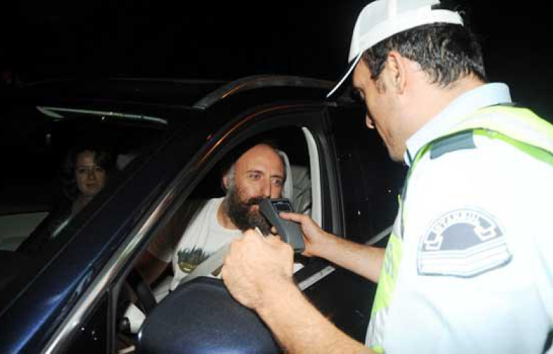 Halit Ergenç trafik kontrolüne takıldı