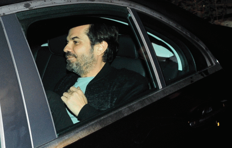 Kenan Doğulu garsonları azarladı