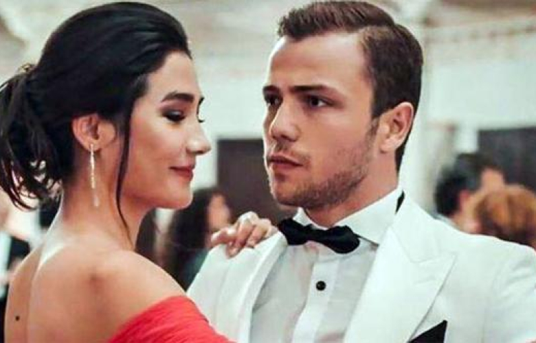 Bir dizi aşkı daha gerçek oldu! Tolga Sarıtaş ve Aybüke Pusat...