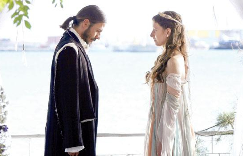 Başrollerini Mehmet Günsür, Bige Önal, Timuçin Esen ve Nejat İşler’in paylaştığı "Martıların Efendisi" yarın vizyonda