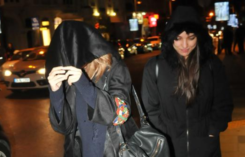 İrem Sak: Yüzüm yara içinde çekmeyin!