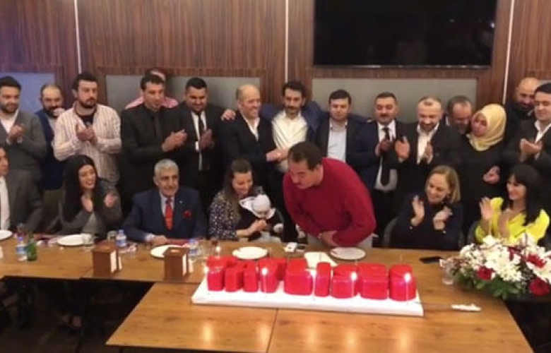 İbrahim Tatlıses mumları söndüremeyince...
