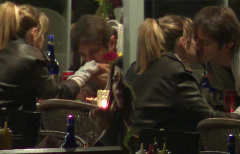 Farah Zeynep Abdullah öpmelere doyamadı!