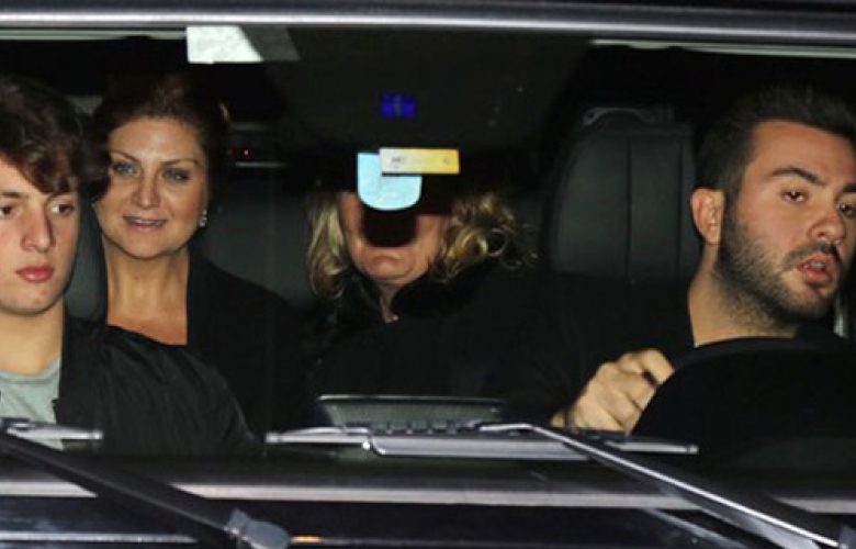 Sibel Can çocuklarıyla akşam yemeğinde 